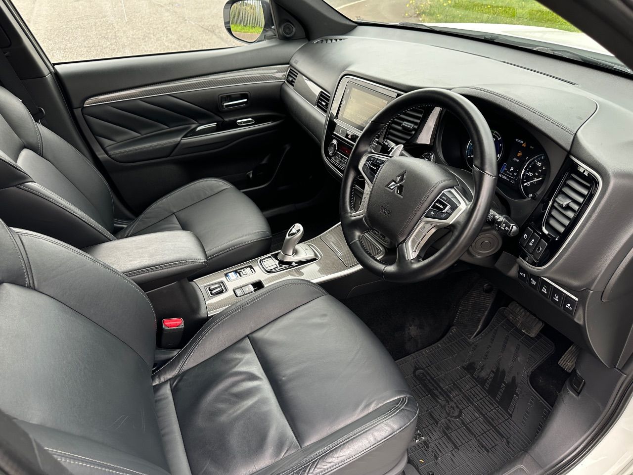 MITSUBISHI OUTLANDER 2.4 PHEV 4HS 5DR AUTO 2019 19 MITSUBISHI OUTLANDER 2.4 PHEV 4HS...