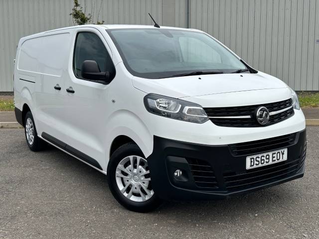 Vauxhall Vivaro 2900 1.5d 100PS Dynamic H1 Van Panel Van Diesel White